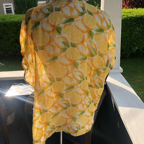 VS Lemon Print Sheer Top! 🍋 - Picture 5 of 6